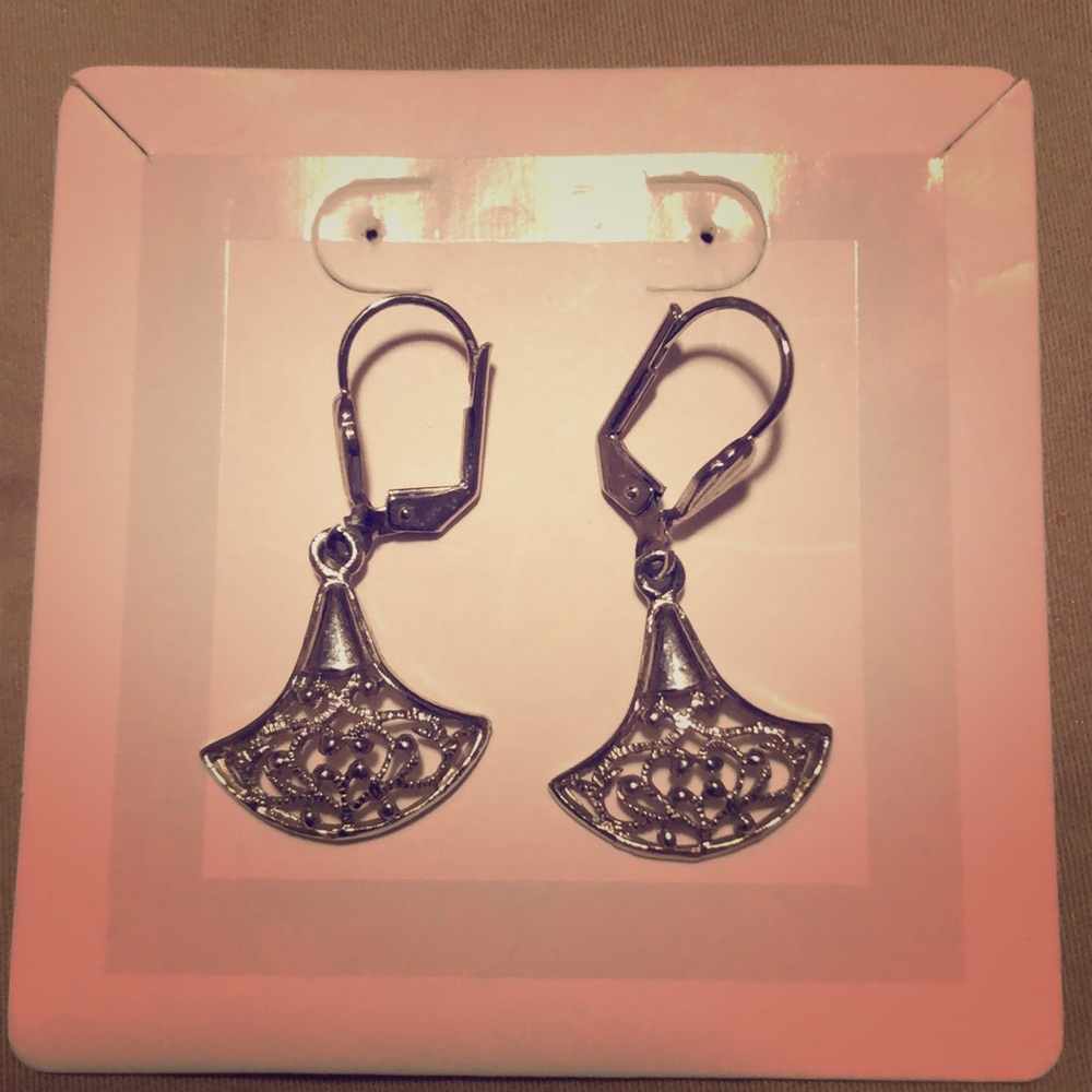 Sensitive Silver Pendent Earings